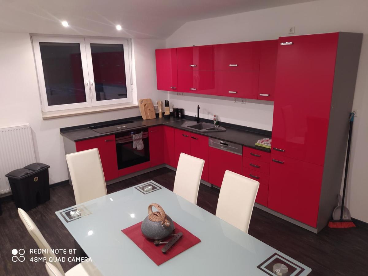 Park Villa Ferienwohnung Mit Pool Und 3 Schlafzimmer Uelzen Exterior foto